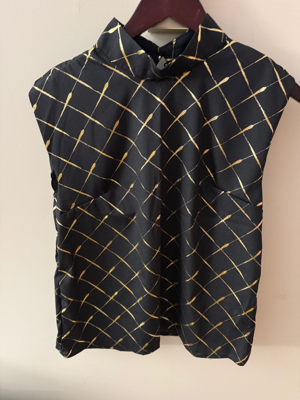 SHEIN Black Sleeveless Mock Neck Top with Gold Grid Print
